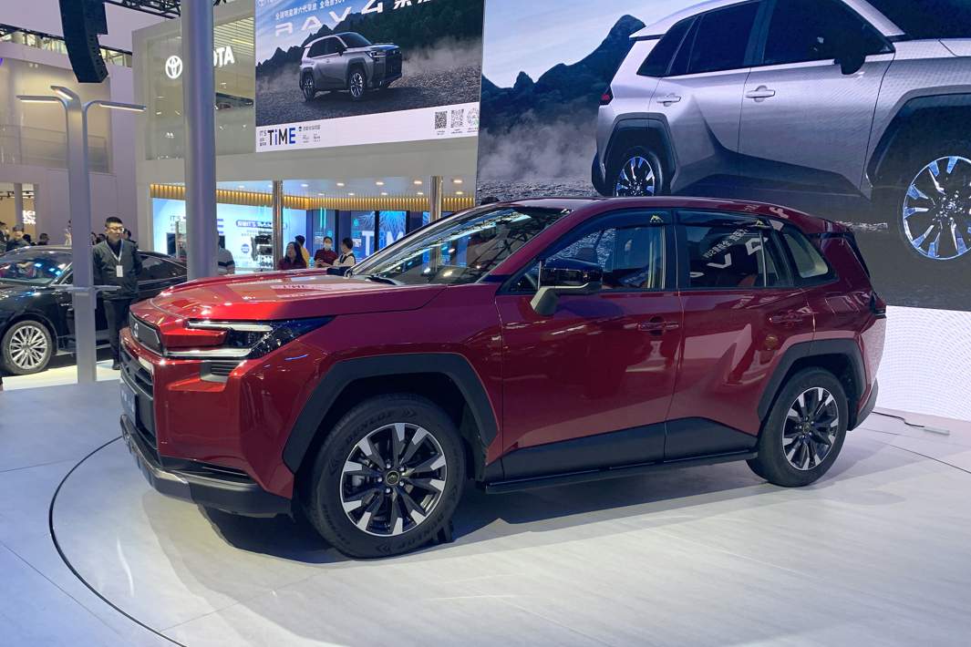 Новый Toyota Rav4 для КНР доступен и с обычным 171-сильным бензиновым мотором