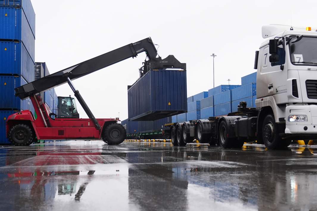 Погрузка контейнера 