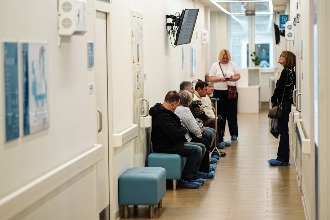 Посетители в поликлинике 