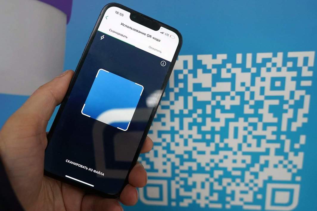 телефон в руках