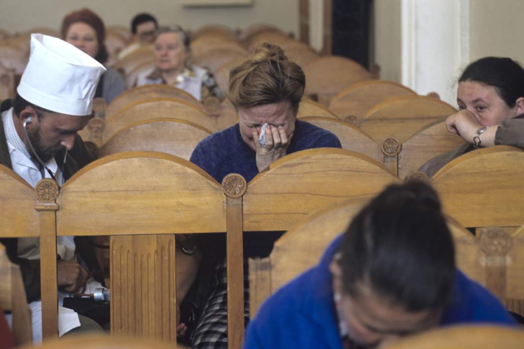 Родственнице жертвы Андрея Чикатило стало плохо в зале суда во время заседания