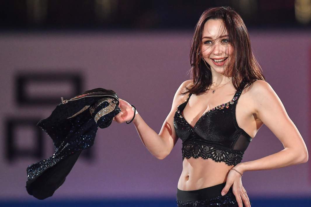 Елизавета Туктамышева участвует в показательных выступлениях на командном чемпионате мира по фигурному катанию в Фукуоке. 2019 год