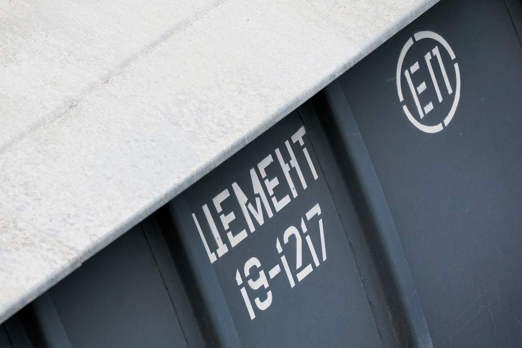 Вагон с цементом 