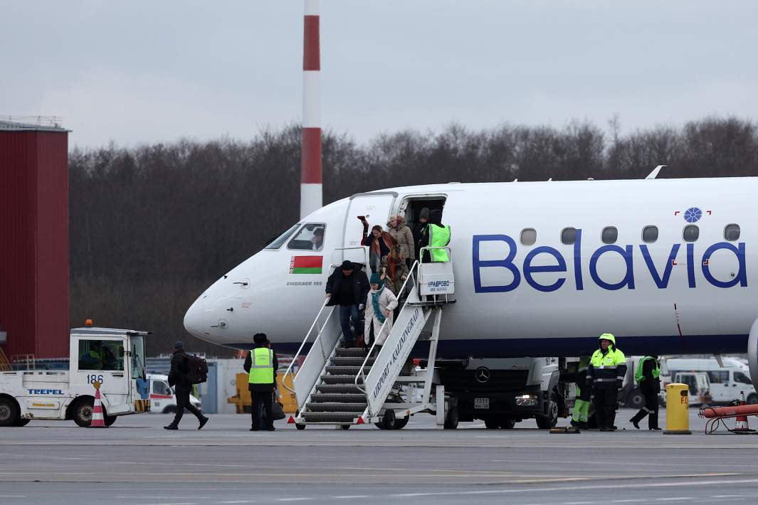 Самолет Embraer E195LR авиакомпании «Белавиа»