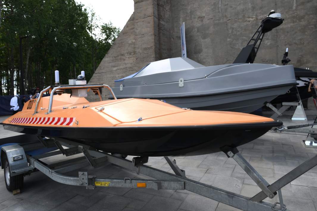 Безэкипажные катера на международном военно-морском салоне «Флот-2024» в Кронштадте