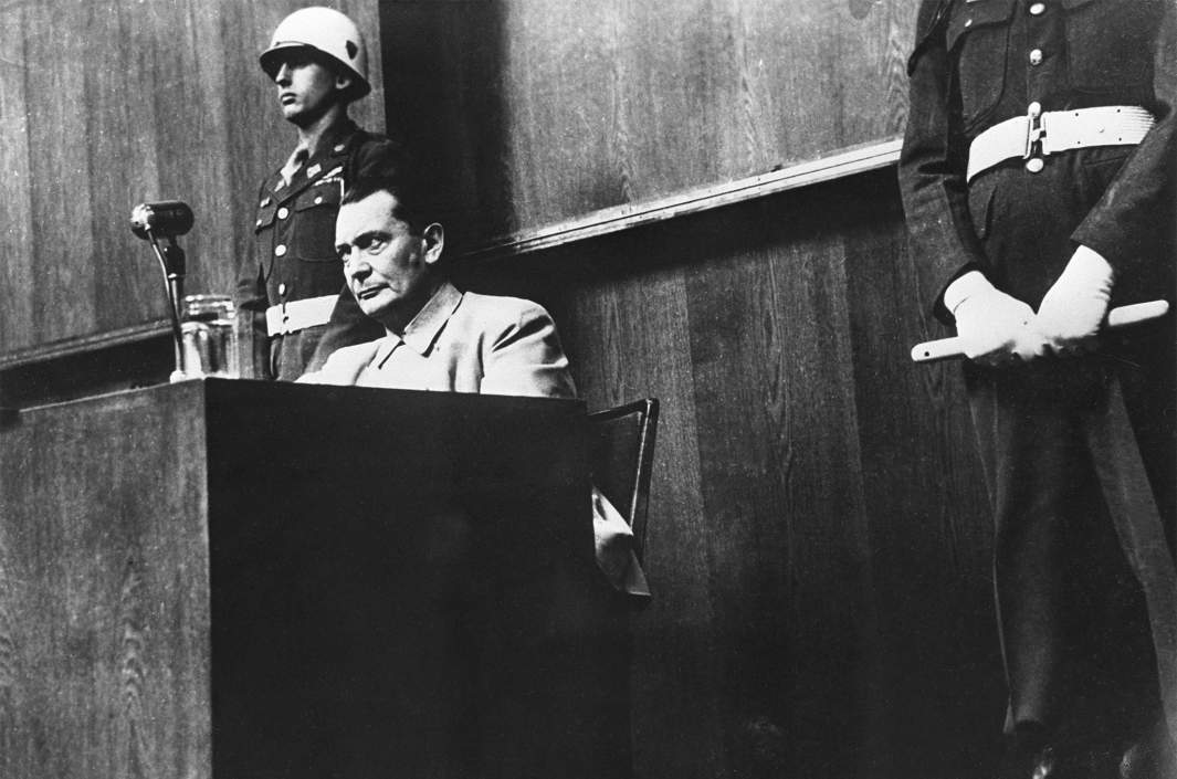 Один из главных военных преступников Герман Геринг дает показания