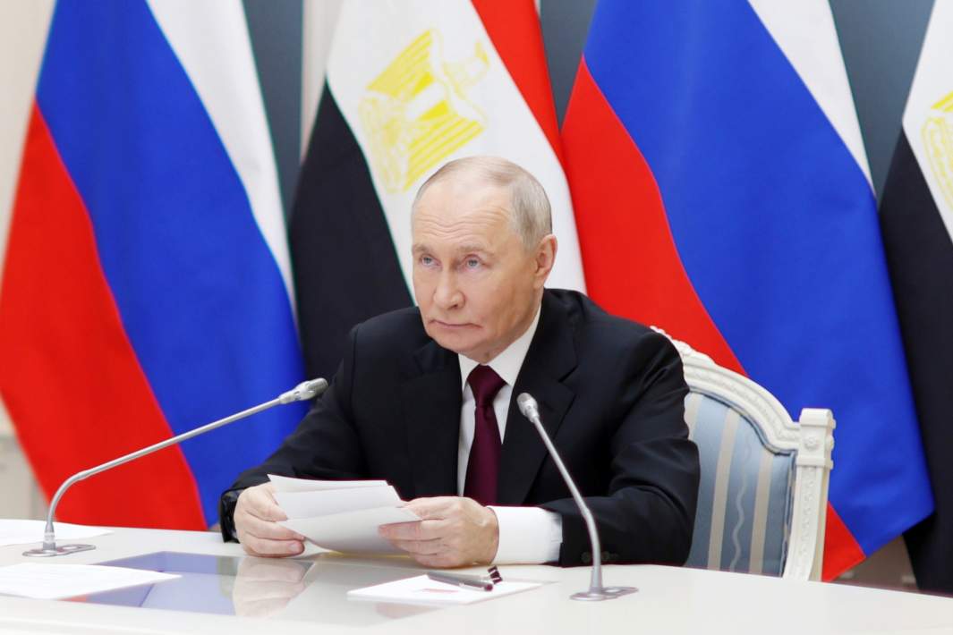 Президент РФ Владимир Путин принимает участие в режиме видеоконференции в церемонии по случаю установки в проектное положение корпуса реактора первого энергоблока египетской атомной электростанции «Эль-Дабаа»