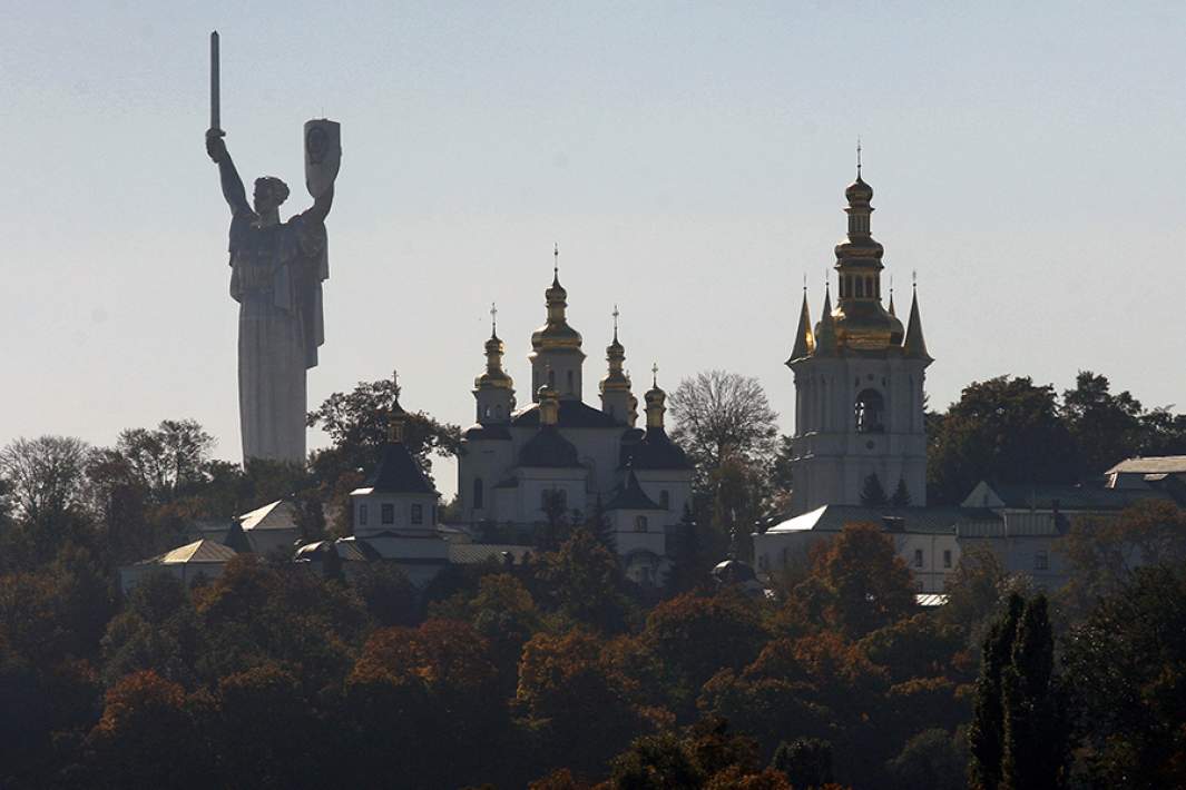 Родина мать в Киеве