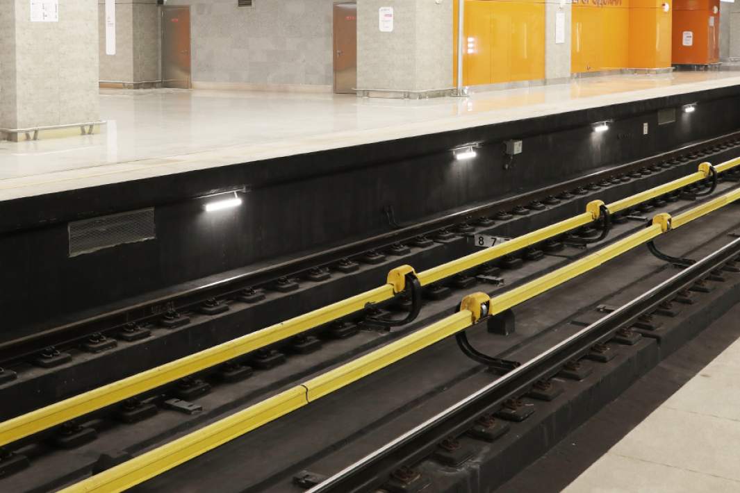 Рельсы метро