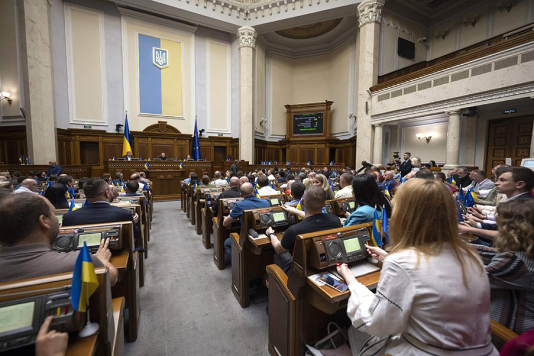 Депутаты Верховной рады Украины на заседании. Рада приняла закон, восстанавливающий независимость Национального антикоррупционного бюро Украины (НАБУ) и Специализированной антикоррупционной прокуратуры (САП). 31 июля 2025 года