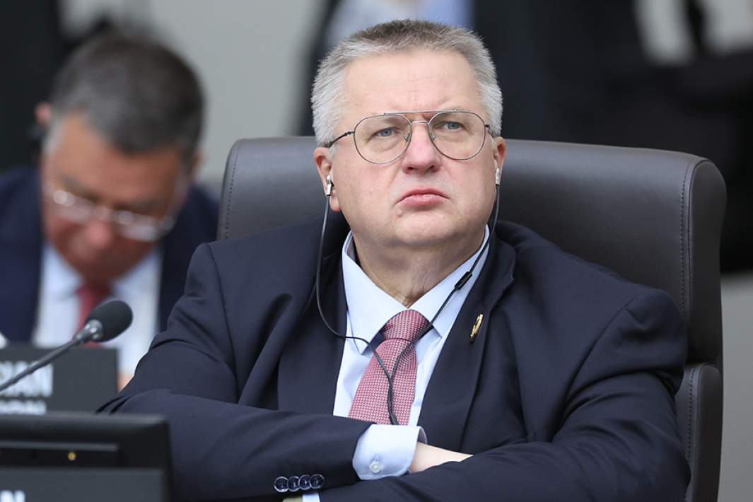 Вице-премьер РФ Алексей Оверчук во время заседания лидеров экономик АТЭС