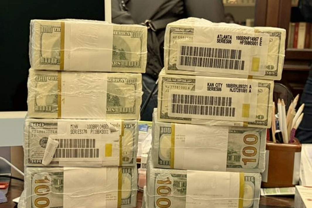 Деньги, найденные во время обыска 