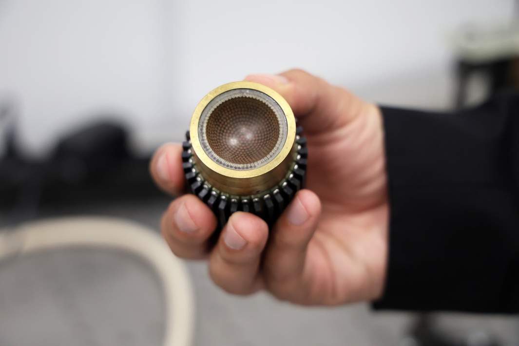 Крупный план сферической антенны