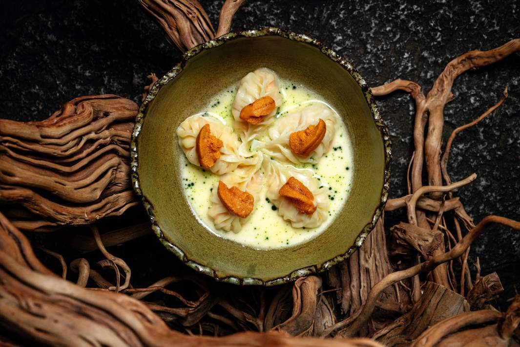 Пельмени из чёрной трески с икрой морского ежа