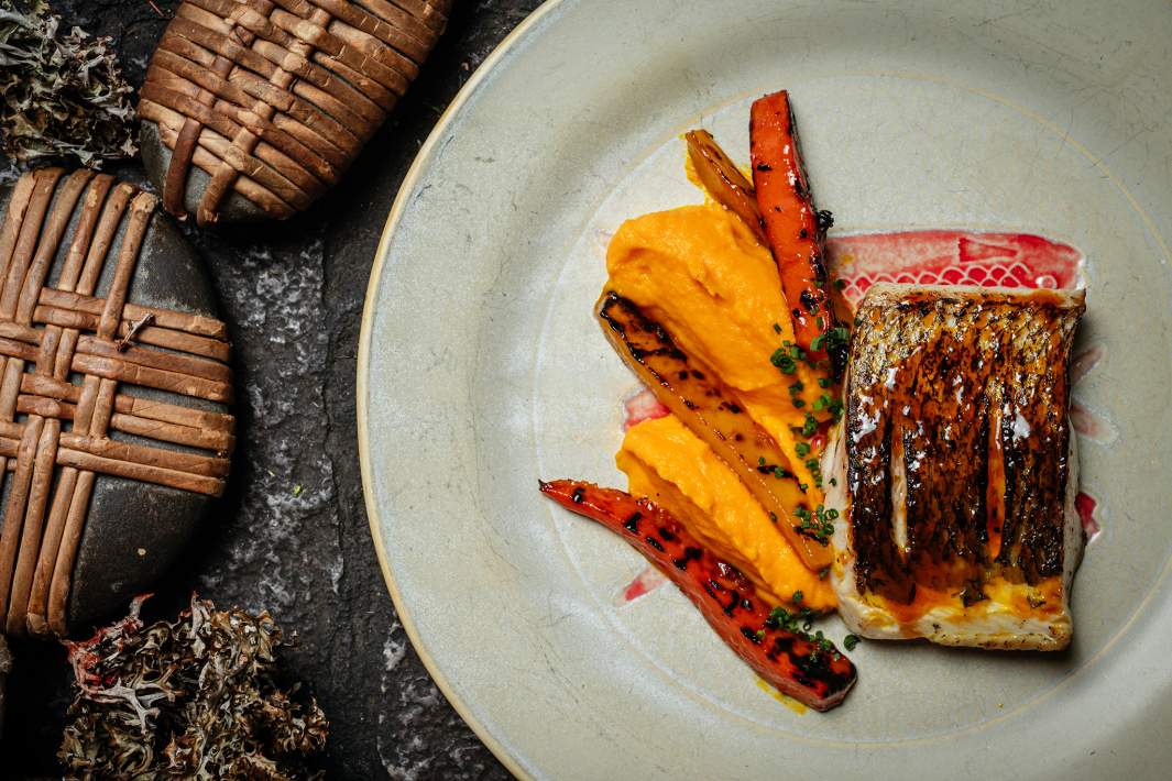 Cтейк из муксуна с карамельной морковью