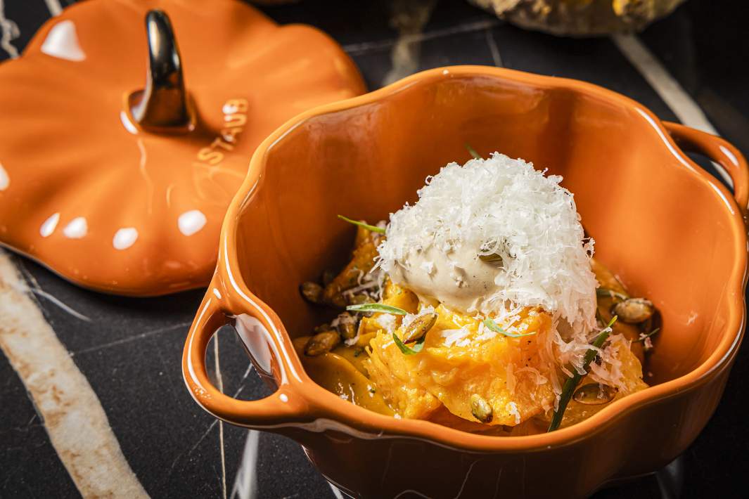 Вяленая тыква с апельсином и мороженым из тыквенных семечек