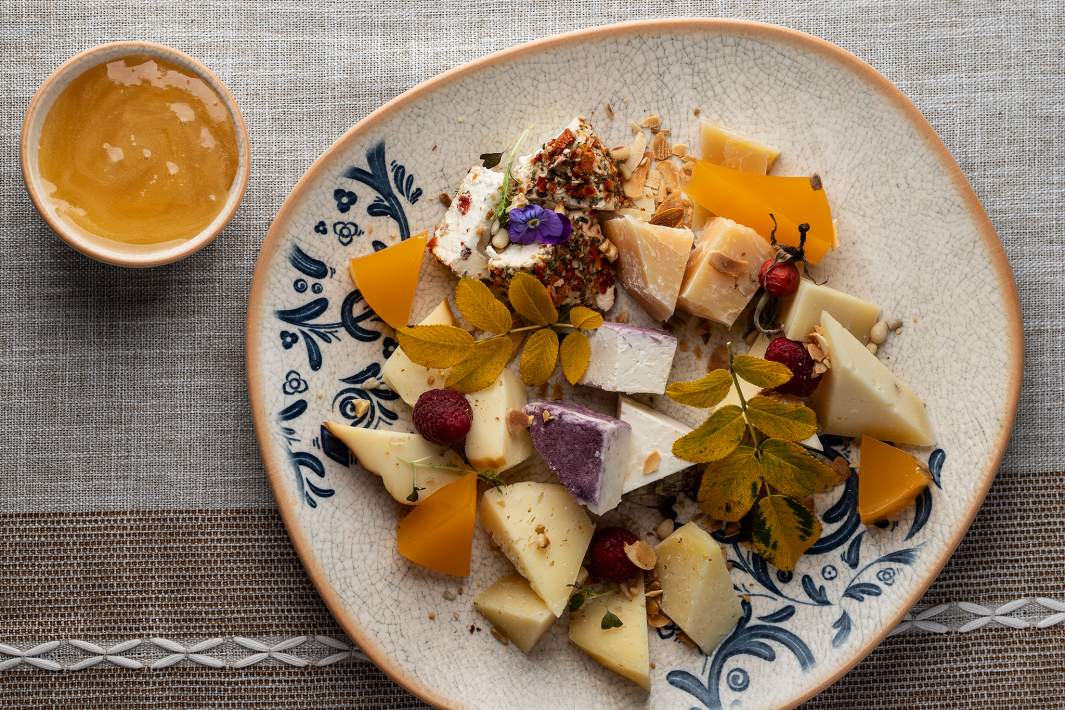 Крафтовые сыры с мёдом и мармеладом из сыворотки