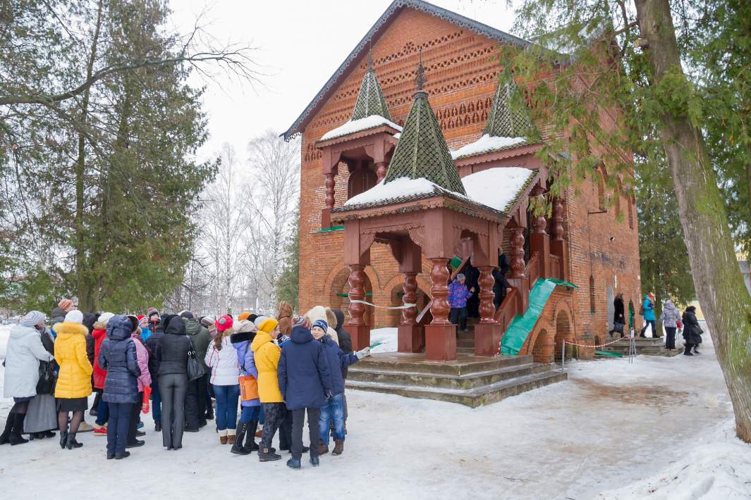 Туристы в Угличе 