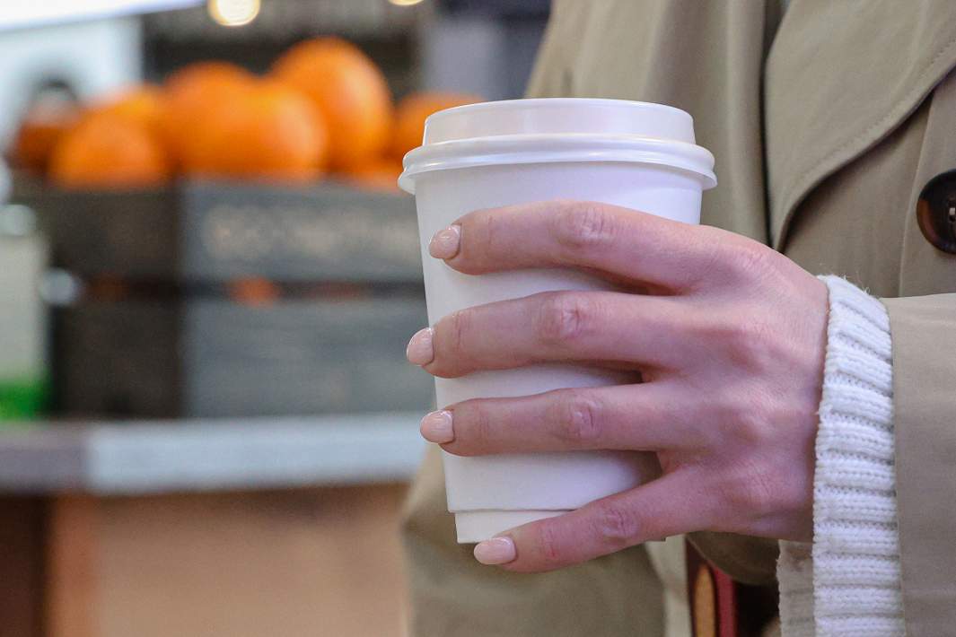 кофе в руках