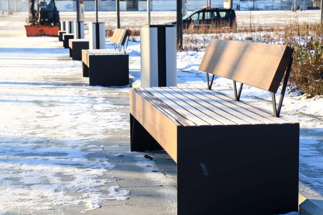 Скамейка в парке 