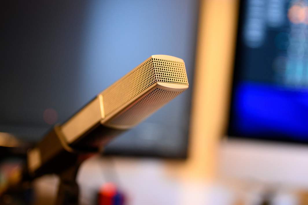 Микрофон в студии 