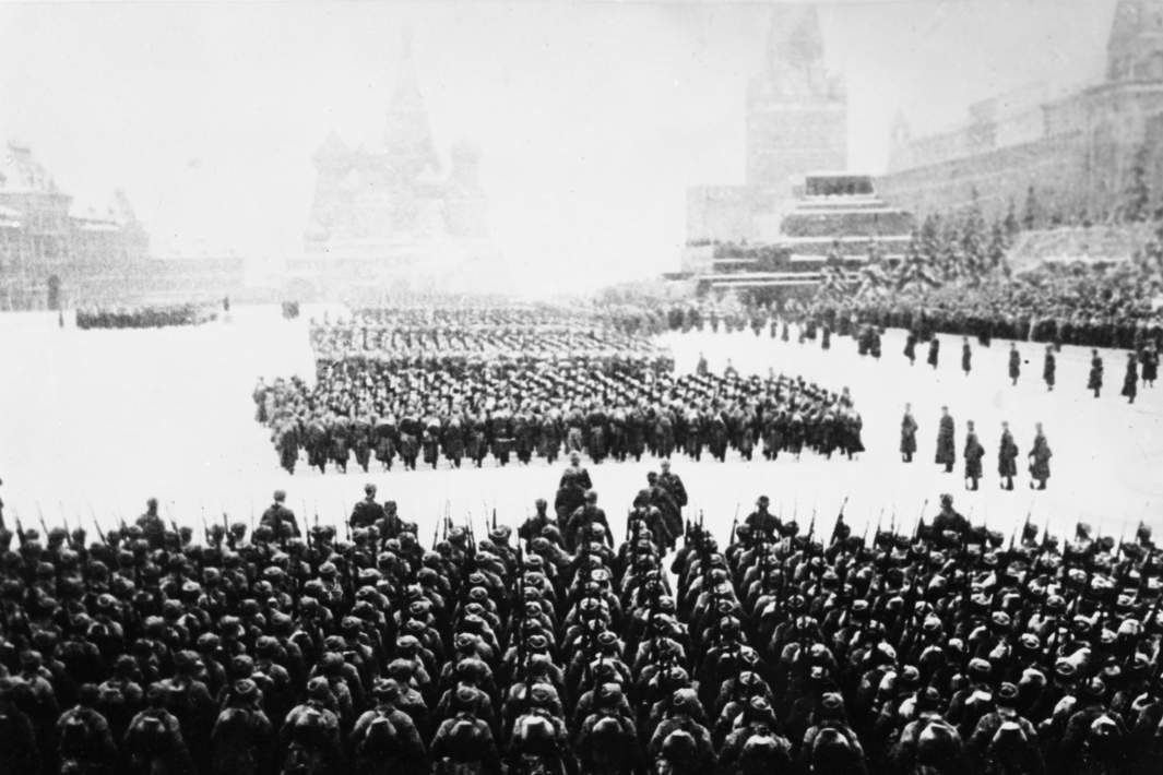 Военный парад на Красной площади в Москве 7 ноября 1941 года