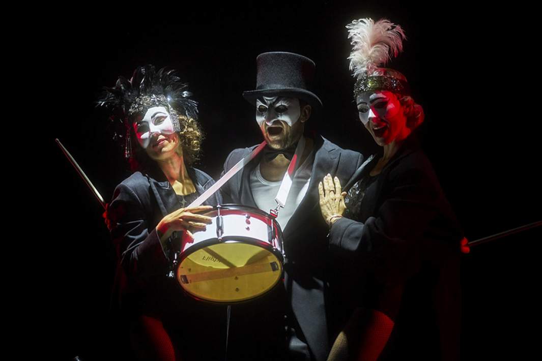 Сцена из спектакля «Перед рассветом»