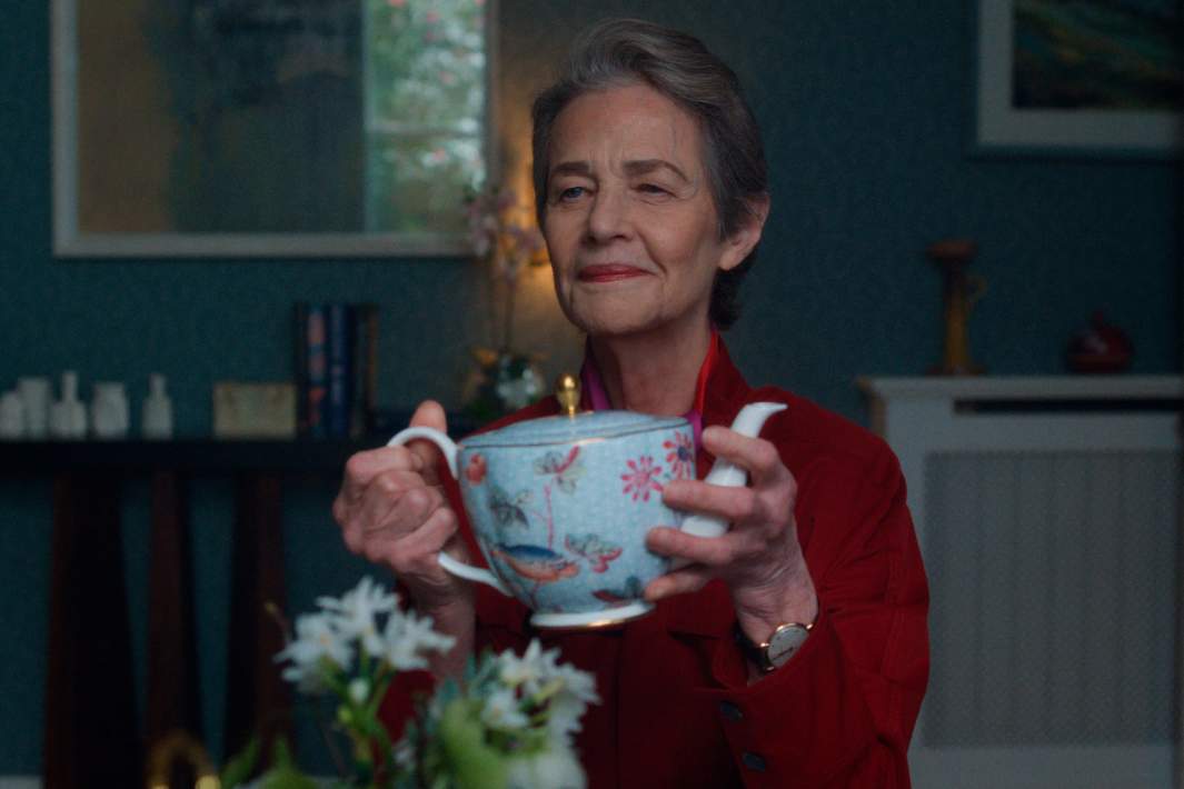 Кадр из фильма «Отец мать сестра брат» 