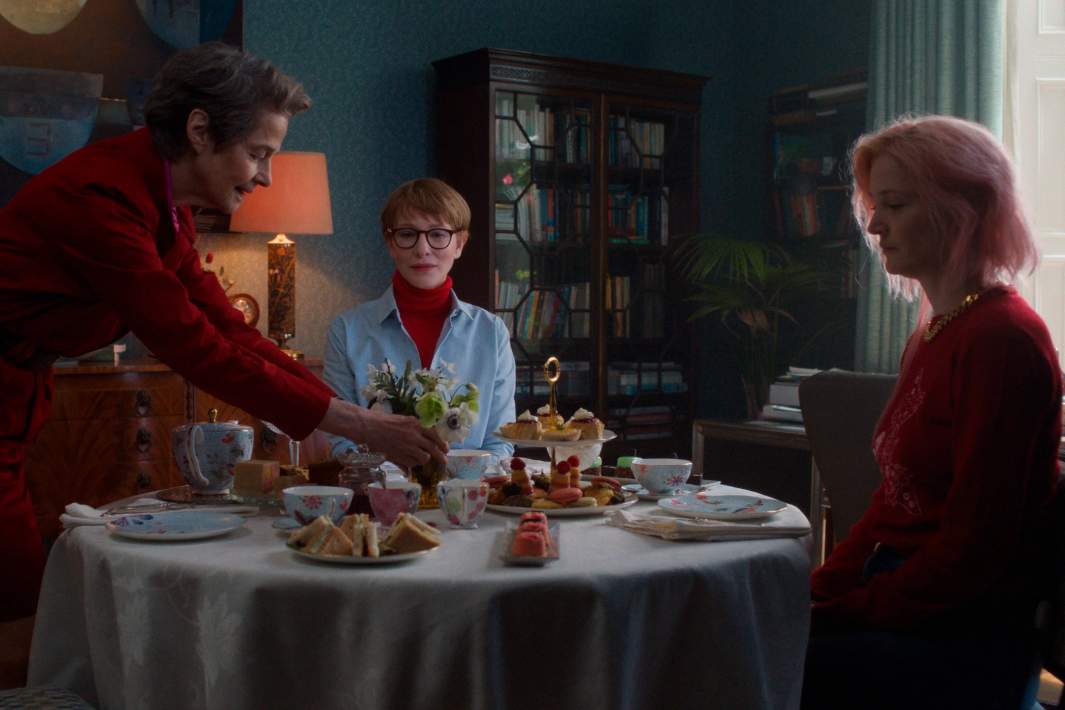 Кадр из фильма «Отец мать сестра брат» 