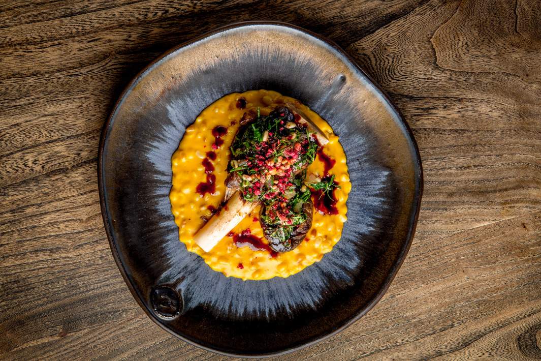 Голень ягненка конфи с кедровой кашей и тыквой