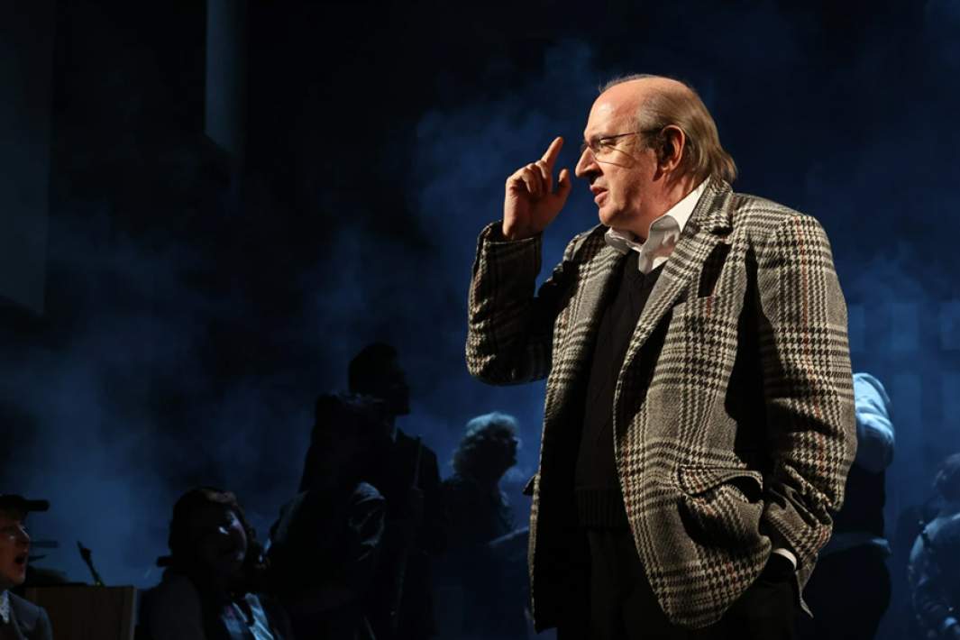 Актер Иван Агапов в спектакле «Репетиция оркестра»