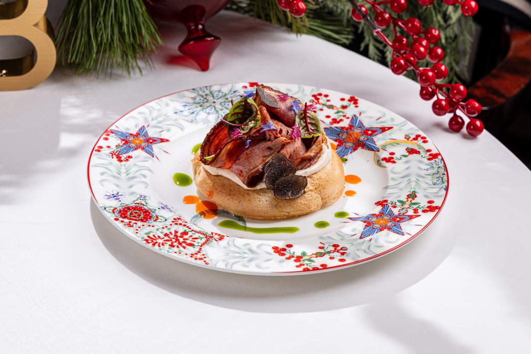 Окономияки с ростбифом и трюфелем