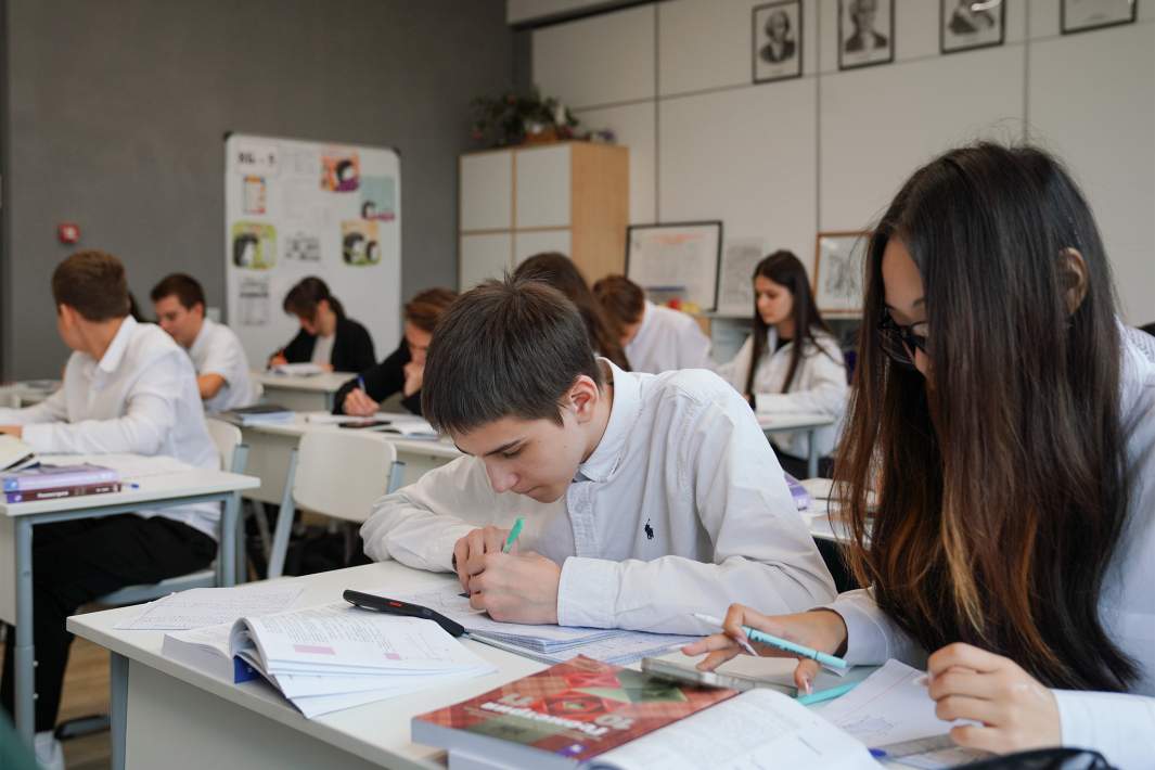 старшеклассники