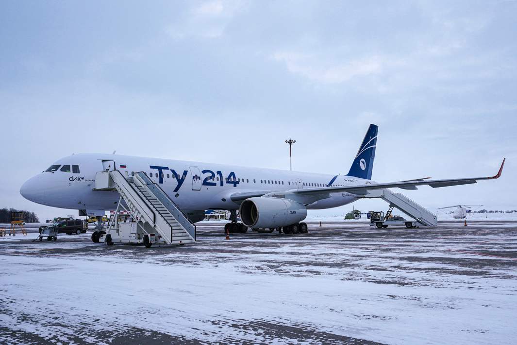 Самолет Ту-214