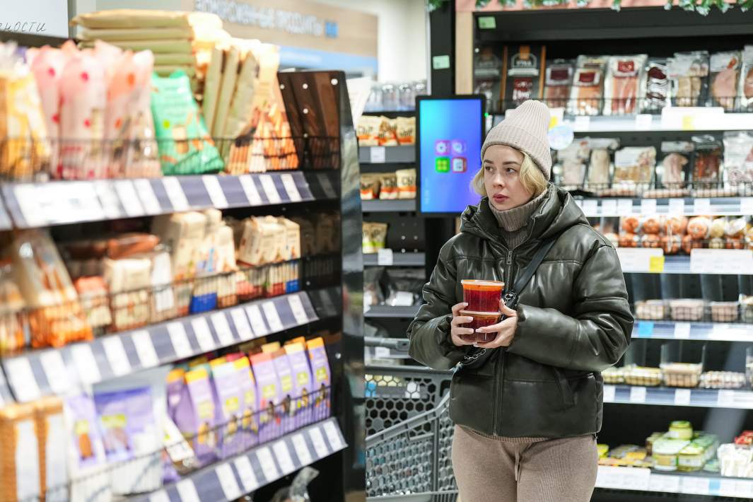 Покупательница в магазине 