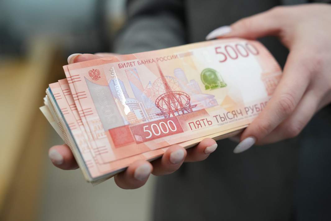 Денежные купюры рубли