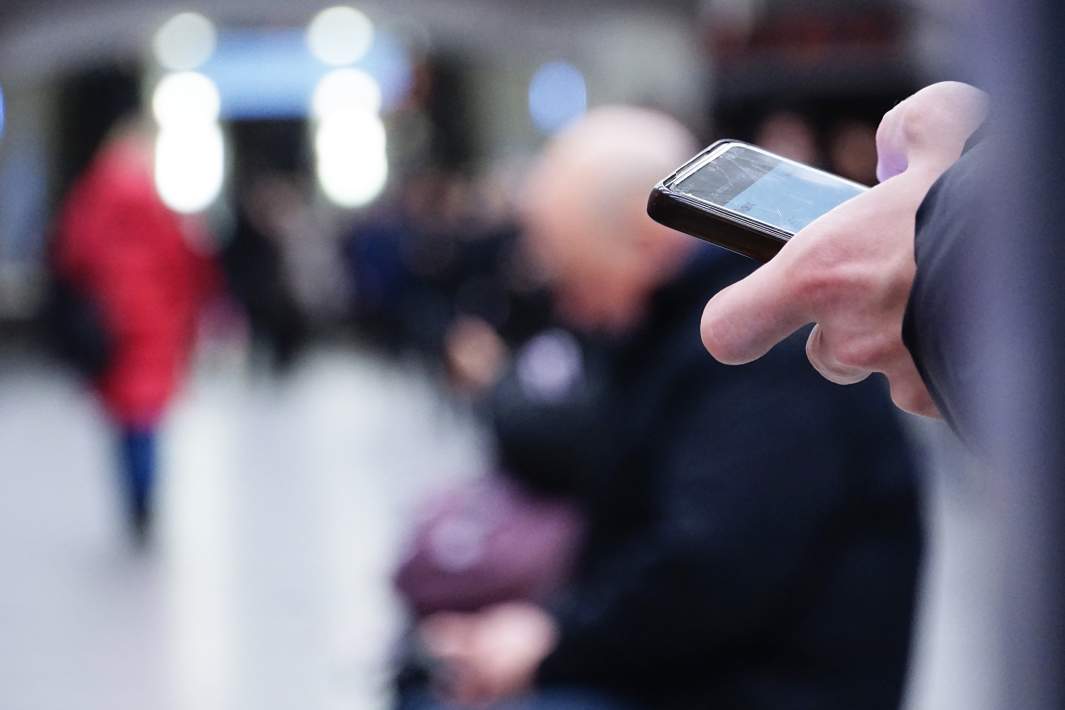 Телефон в руках