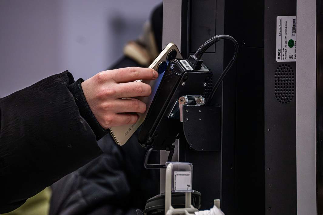 Телефон в руках