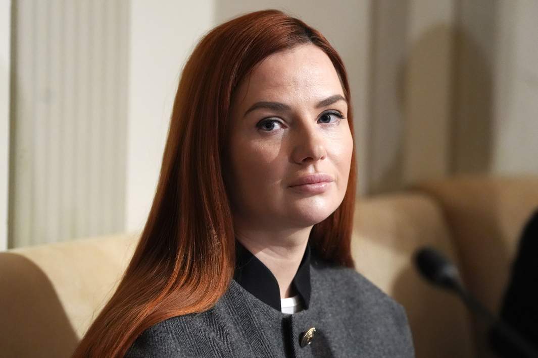 Вдова военкора «Известий» Семена Еремина, погибшего при исполнении профессиональных обязанностей, Виктория во время встречи с журналистами в рамках акции «День памяти журналистов, погибших при исполнении профессиональных обязанностей»