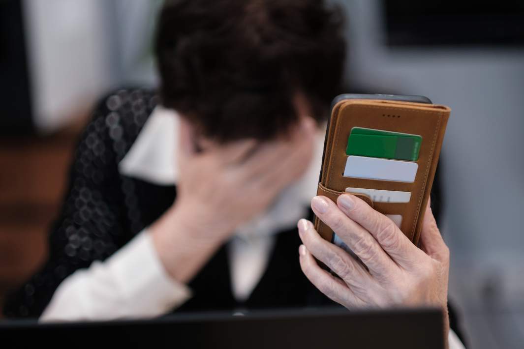 пенсионерка и мошенники