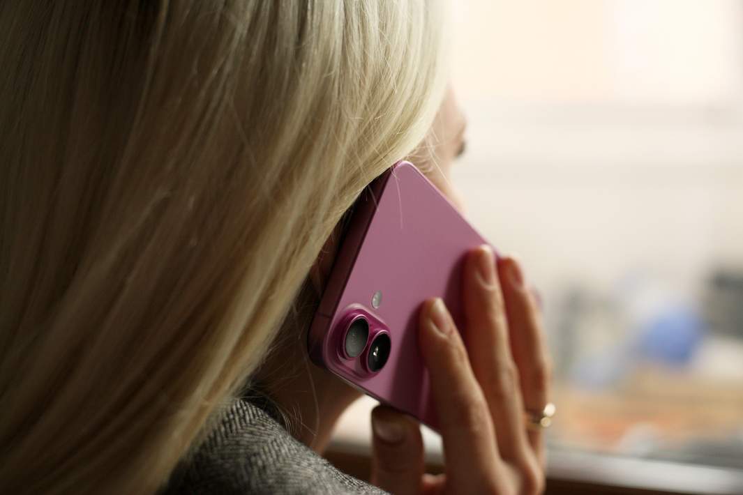 телефон в руках