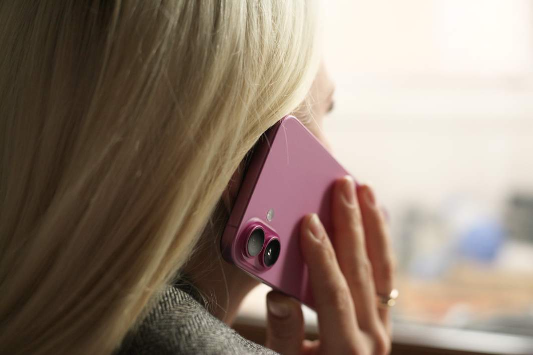 Телефон в руках