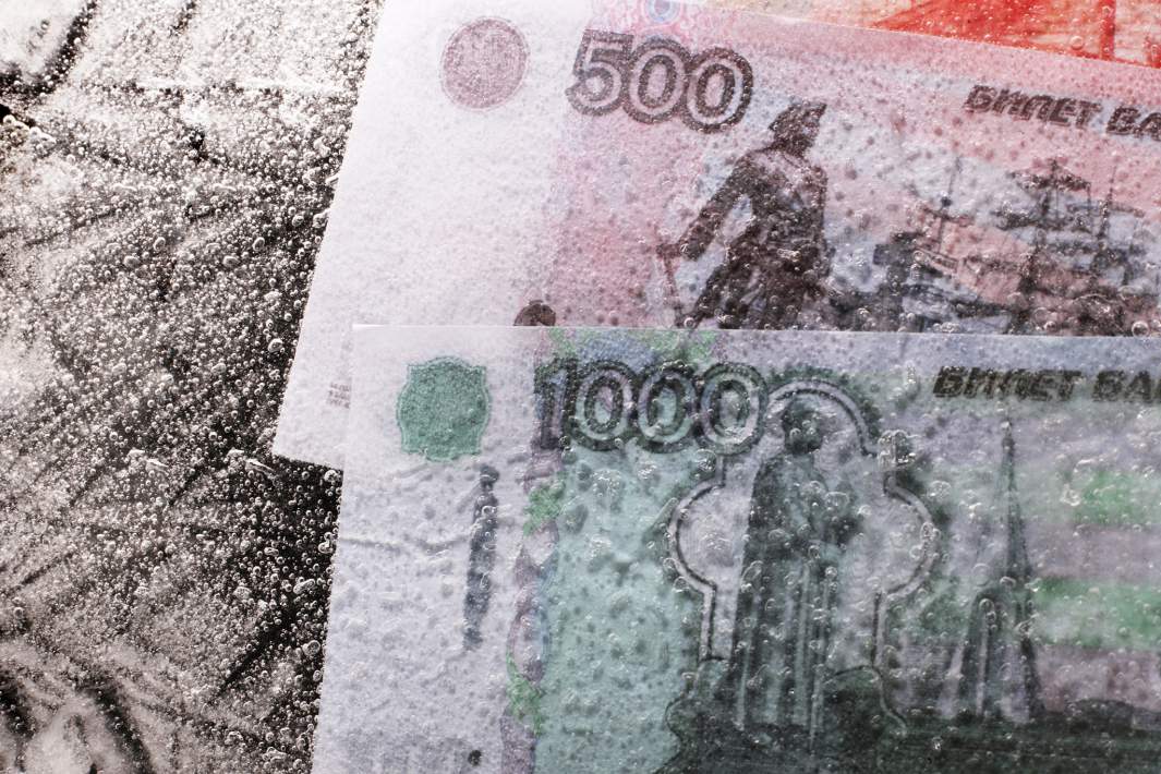 деньги во льду