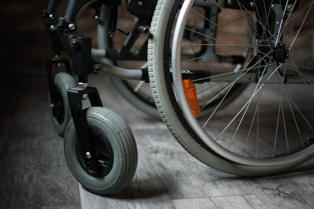 инвалидное кресло