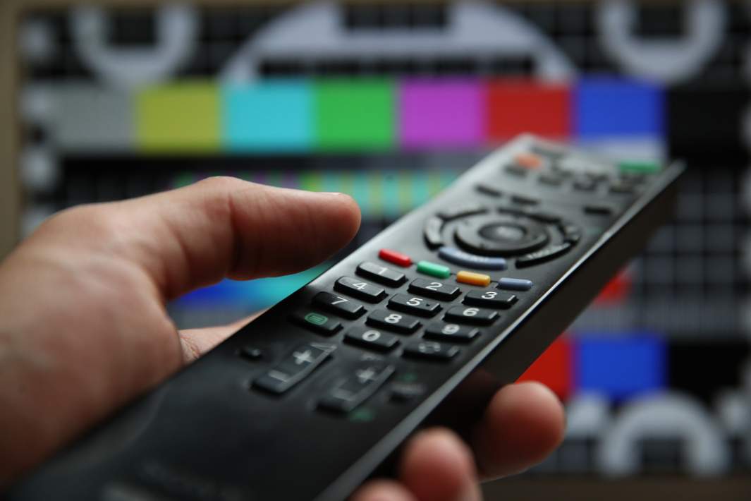 Телевизор и пульт