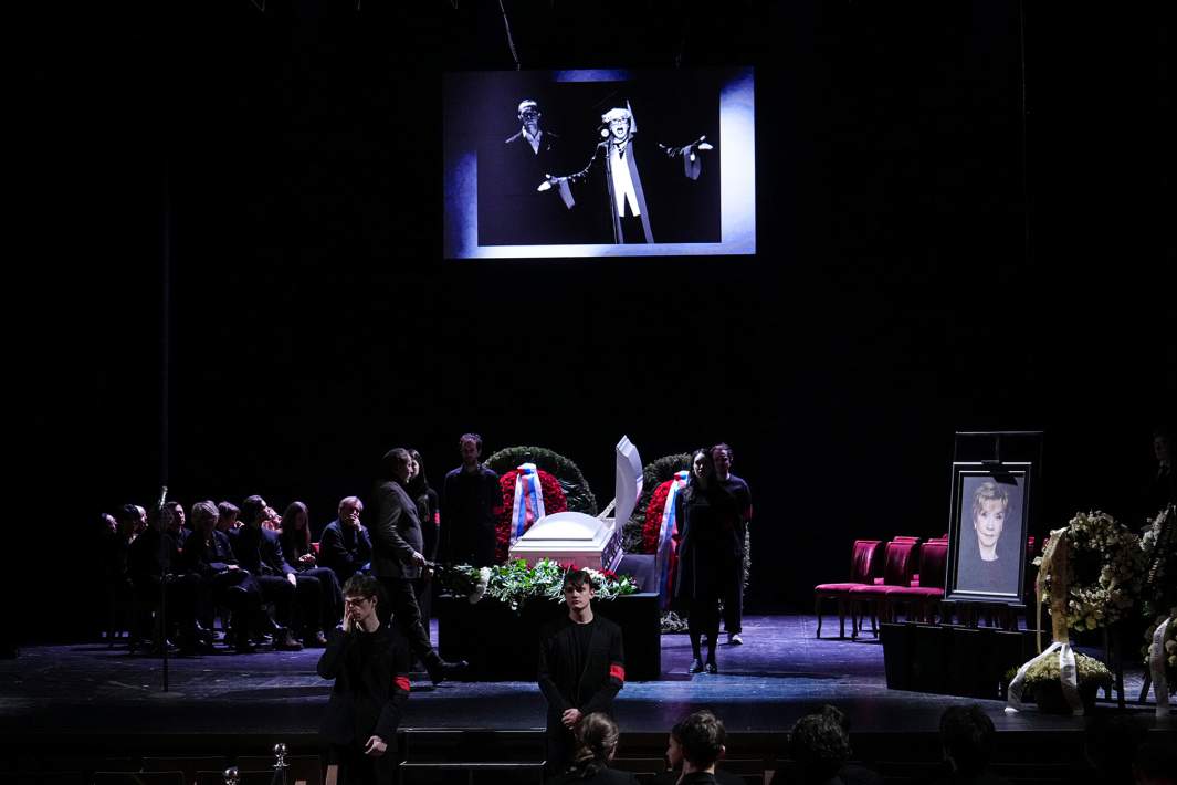 Церемония прощания с народной артисткой РФ Верой Алентовой