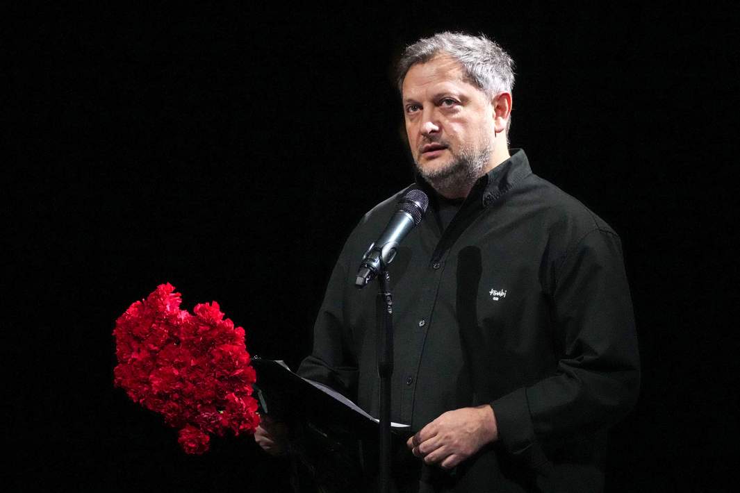 Художественный руководитель Московского драматического театра им. А. С. Пушкина Евгений Писарев на церемонии прощания с народной артисткой РФ Верой Алентовой