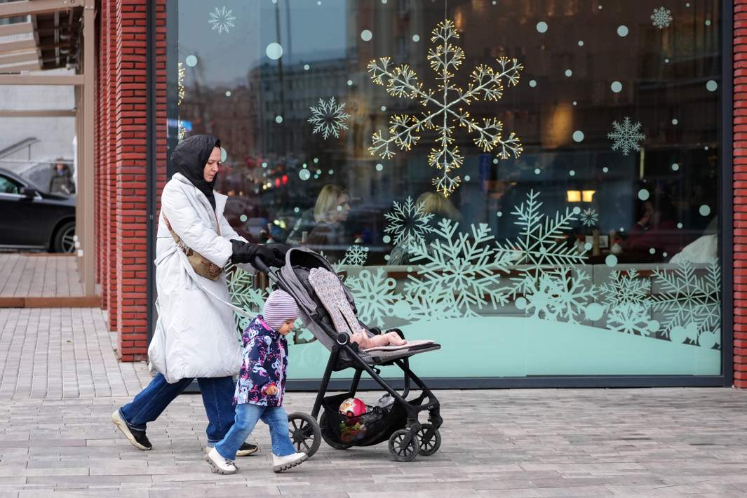 Девушка с ребенком