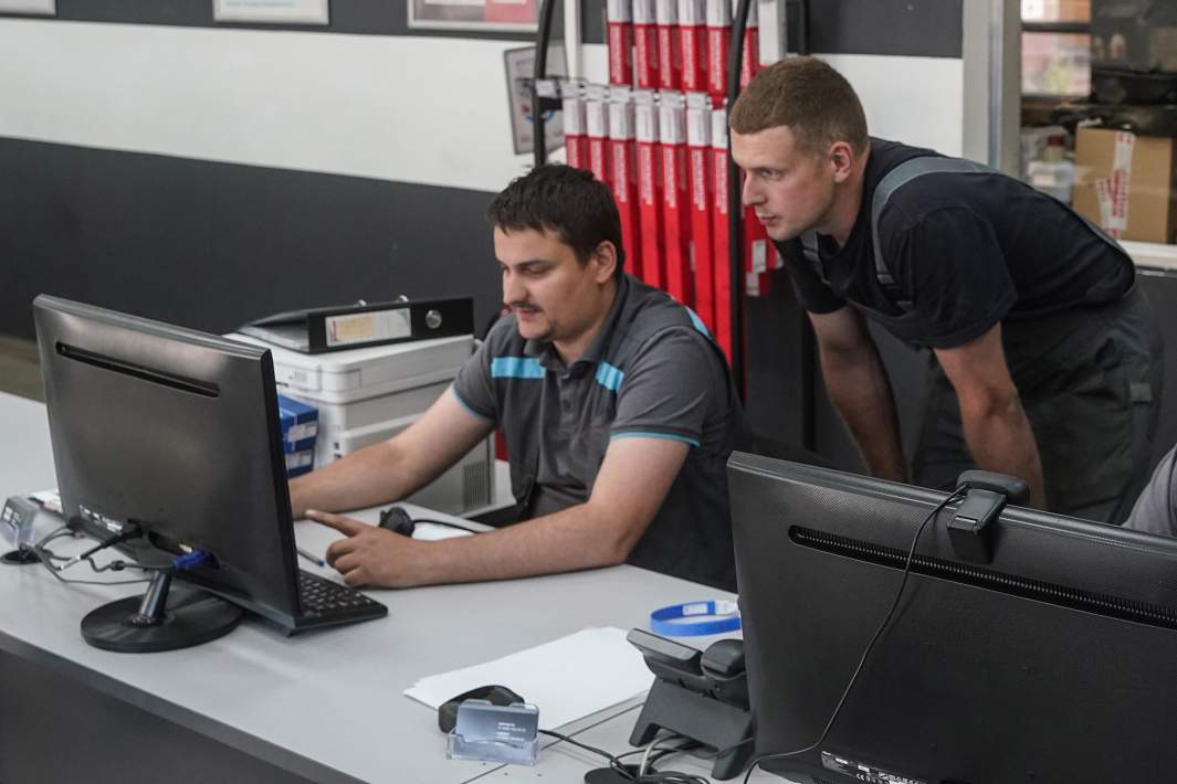 Заказ деталей в автосервисе 