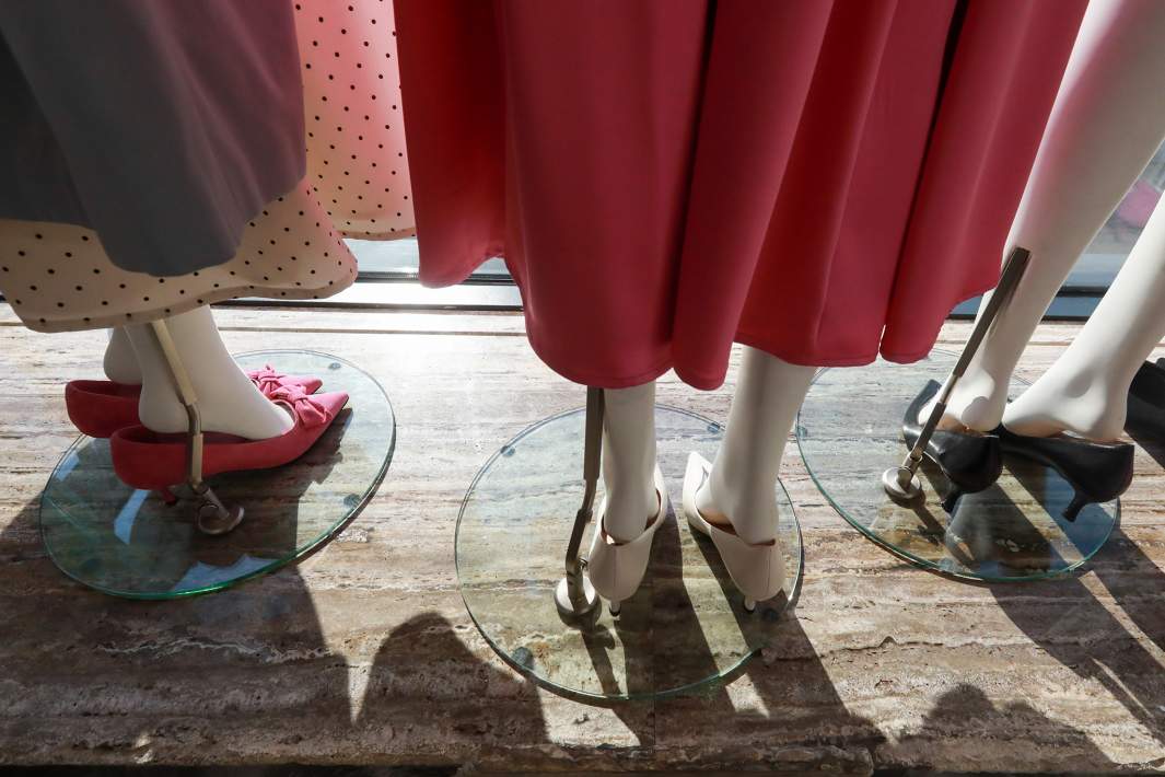 Манекены в магазине одежды 